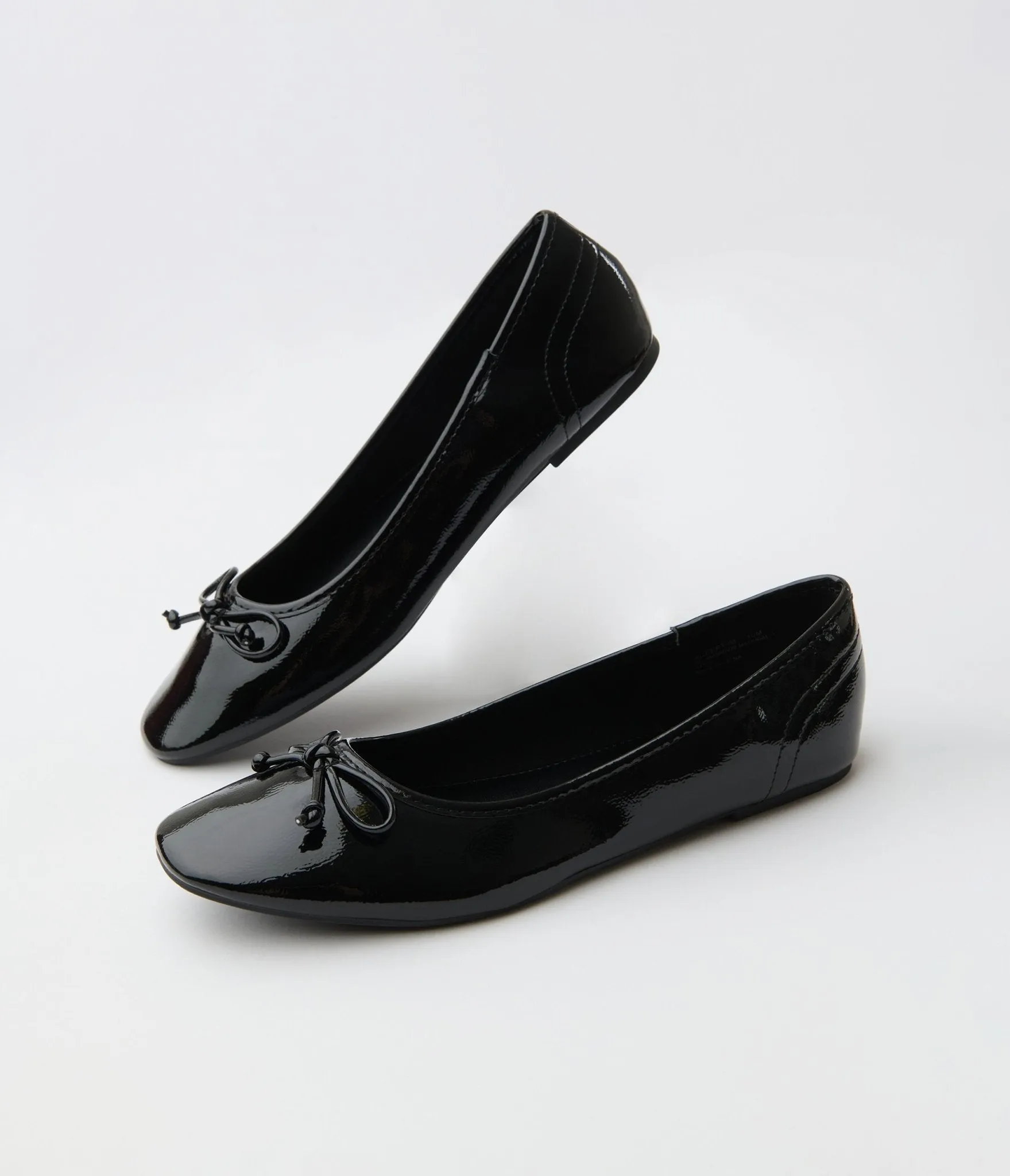 1960s Black Patent Leatherette Bow Flats