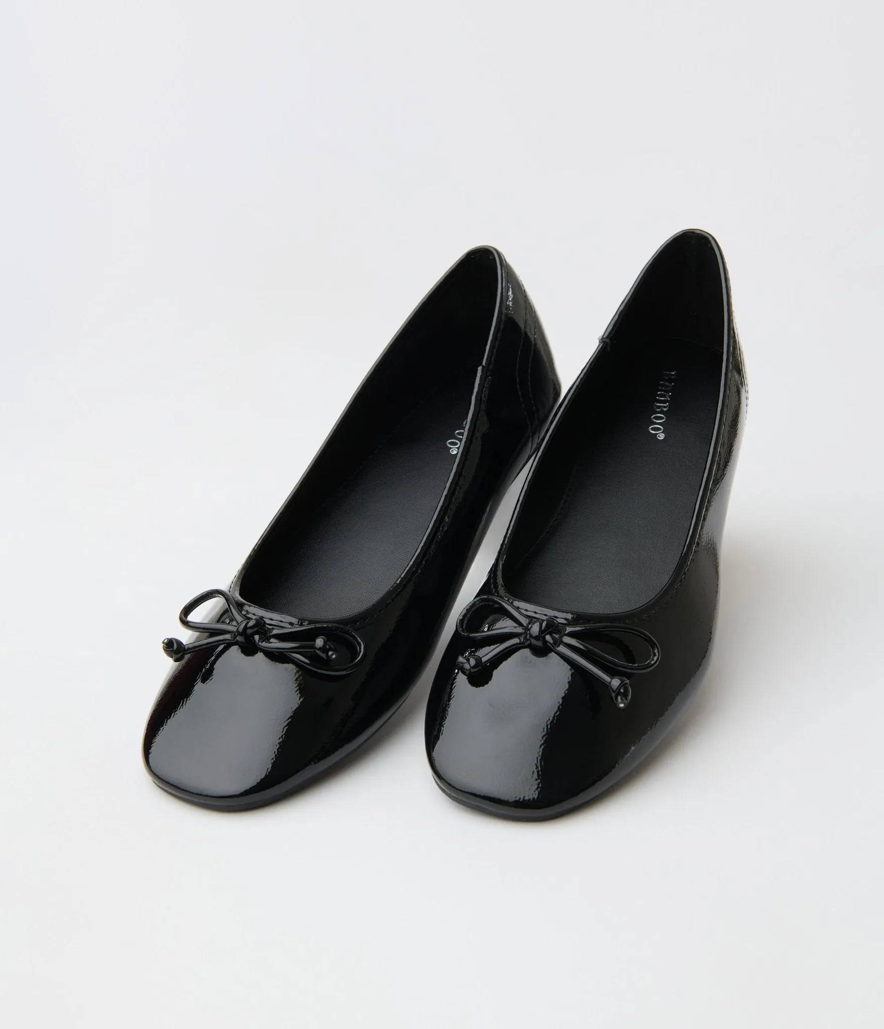 1960s Black Patent Leatherette Bow Flats