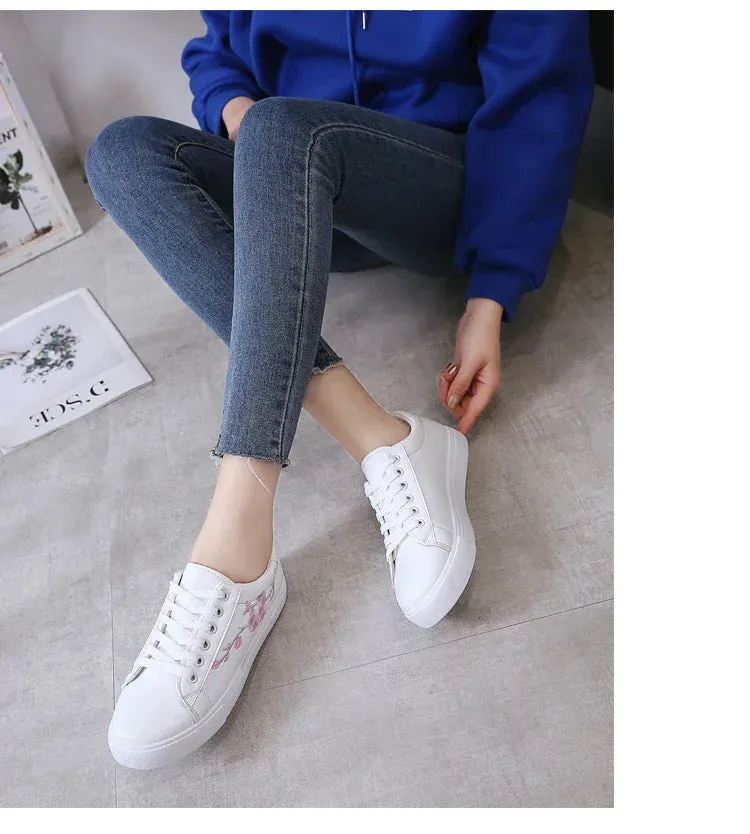 2024 New Fashion White Breathable Women Running Shoes Spring Autumn Embroidered Flower Lace-Up Casual Sneakers Zapatos De Mujer