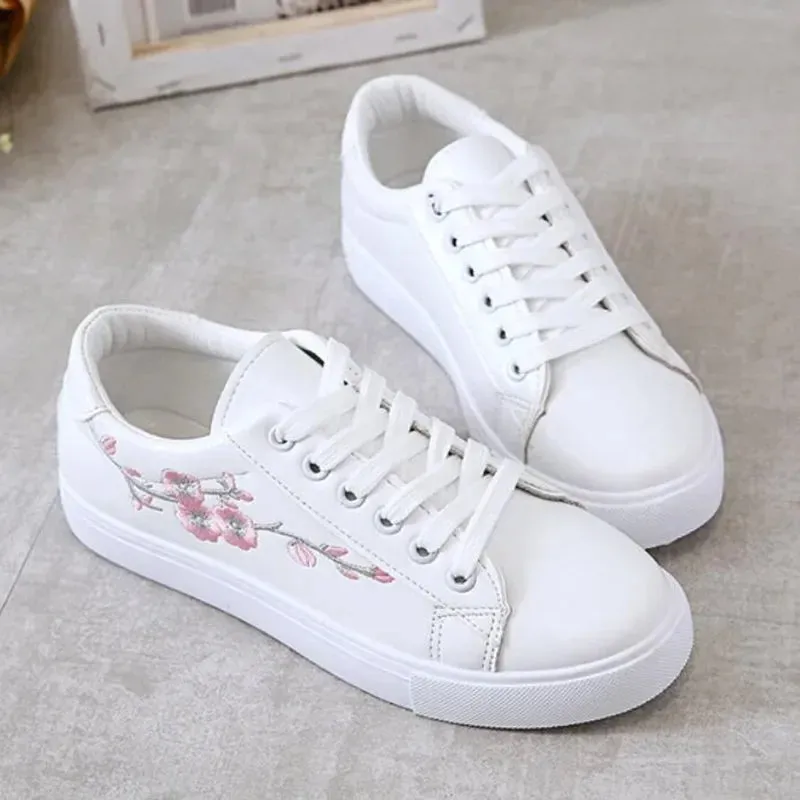 2024 New Fashion White Breathable Women Running Shoes Spring Autumn Embroidered Flower Lace-Up Casual Sneakers Zapatos De Mujer