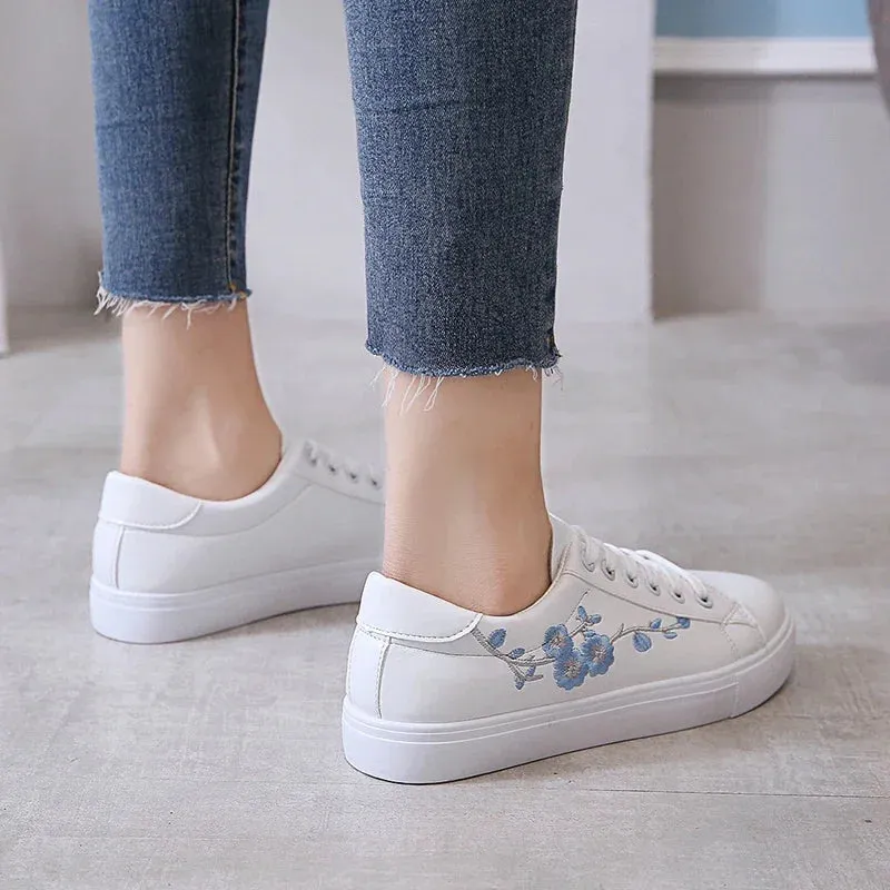 2024 New Fashion White Breathable Women Running Shoes Spring Autumn Embroidered Flower Lace-Up Casual Sneakers Zapatos De Mujer