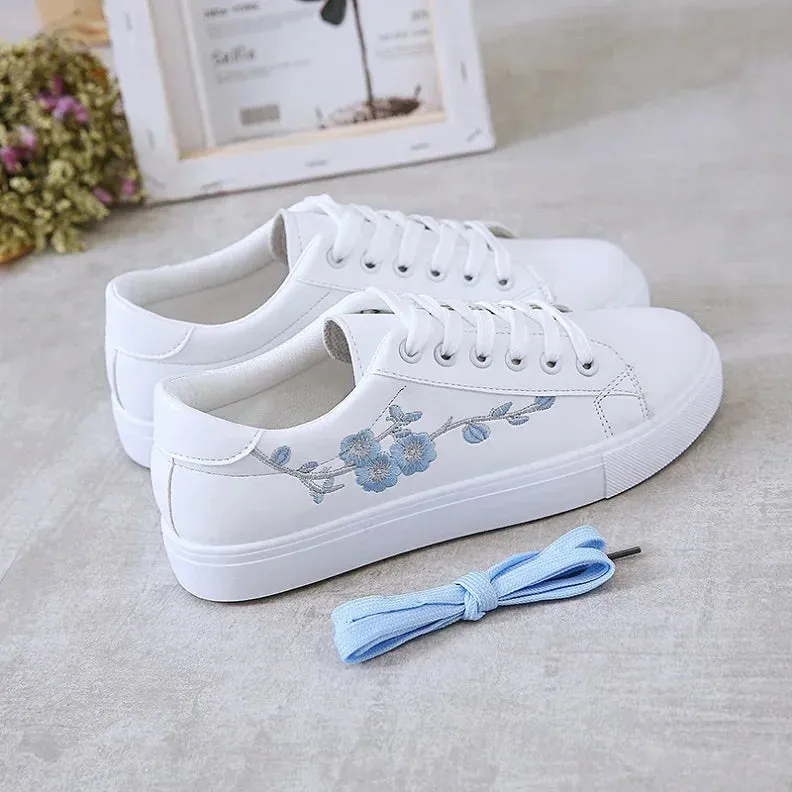 2024 New Fashion White Breathable Women Running Shoes Spring Autumn Embroidered Flower Lace-Up Casual Sneakers Zapatos De Mujer
