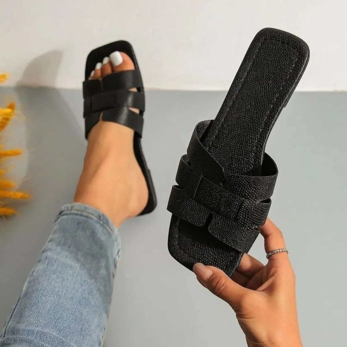 Flicker Sandals
