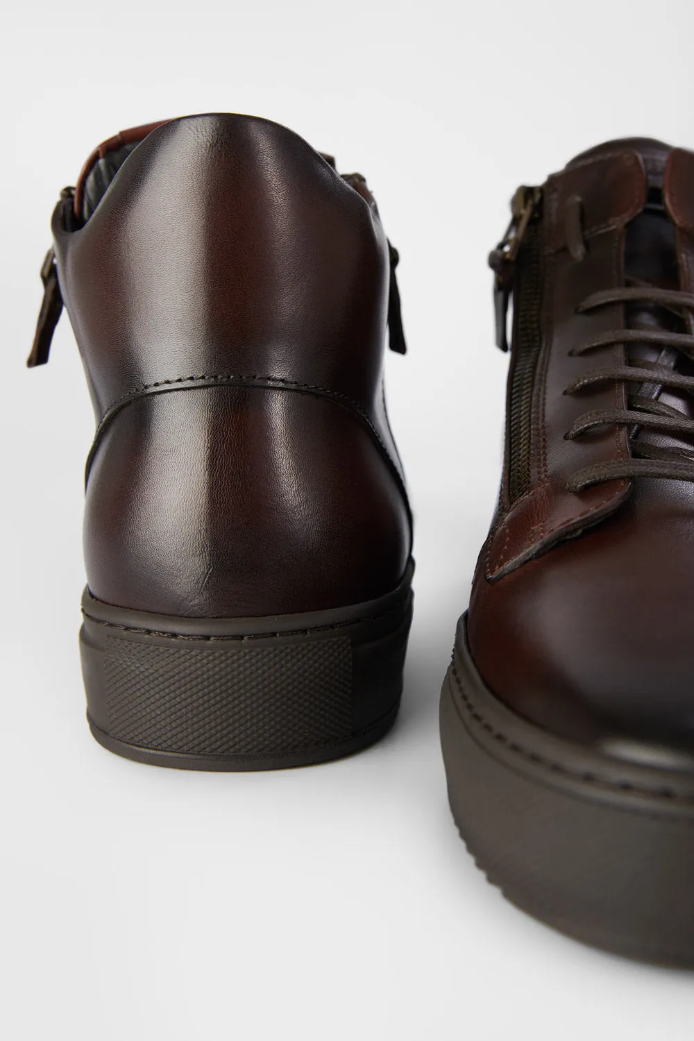 SOHO LOUNGE chestnut patina high sneakers.